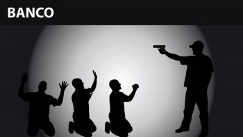 BANDIDOS EXPLODEM CAIXA ELETRNICO E ATIRAM CONTRA POLICIAIS EM CAMPO ALEGRE, PLANALTO NORTE DE SC