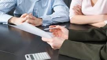 PROFISSO DE BANCRIO PASSA DE PAI PARA FILHO; H POUCA CHEFE MULHER