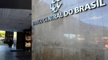 BANCO CENTRAL CORTA JUROS APS 3 ANOS E REDUZ SELIC EM 0,5 PONTO, EM DECISO DIVIDIDA DO COPOM