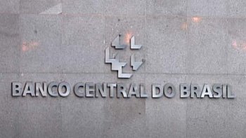 BC MANTM TAXA DE JUROS EM 13,75% E NO SINALIZA CORTE, APESAR DE PRESSO