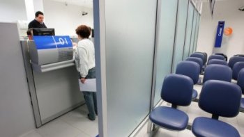 BANCOS SO OBRIGADOS A PRESTAR ATENDIMENTO NOS GUICHS DE CAIXA