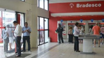 BRADESCO LIBERA EXAMES DE COVID PARA DEPENDENTES ANUNCIA VACINAO DA H1N1