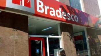 BRADESCO DEMITE FUNCIONRIA DIAGNOSTICADA COM CNCER DE MAMA.JUSTIA MANDA REINTEGRAR.