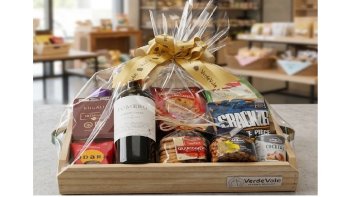 PRESENTEADAS COM CESTAS EM HOMENAGEM AO DIA DA MULHER