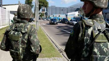 EXRCITO VAI ORGANIZAR FILAS E CONTROLAR AGLOMERAO NAS AGNCIAS DA CAIXA E EM TERMINAIS DE CURITIBA