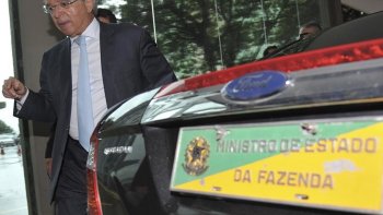 GUEDES ASSUMIR FUNES DO TRABALHO E APROFUNDAR FLEXIBILIZAO DE DIREITOS