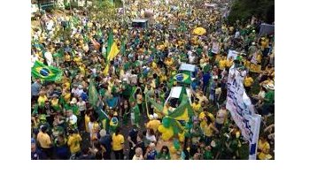 Maior manifestao da histria do Pas aumenta presso por sada de Dilma