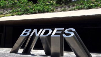 BNDES ACELERA CR�DITO E BATE LUCRO RECORDE NO PRIMEIRO TRIMESTRE.