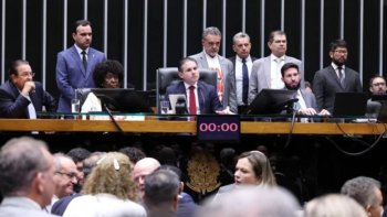 C�MARA APROVA EM DOIS TURNOS FIM DA ESCALA 6�1 COM JORNADA M�XIMA DE 40 HORAS SEMANAIS