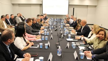 FENABAN TENTA TRANSFORMAR REIVINDICA��ES EM PREJU�ZO E SEGURA PROPOSTA ECON�MICA