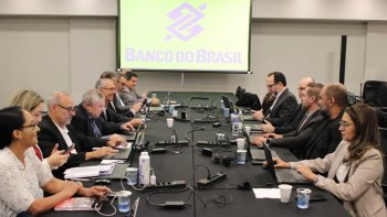 NEGOCIA��O COM O BB AVAN�A EM DIVERSIDADE E PROTE��O, MAS DEIXA PEND�NCIAS NA MESA