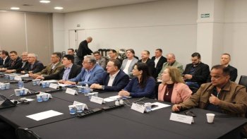 AP�S MAIS DE 10 HORAS, FENABAN N�O AVAN�A NAS ECON�MICAS E APRESENTA PROPOSTA PARA DISPENSAS POR FECHAMENTO DE AG�NCIAS
