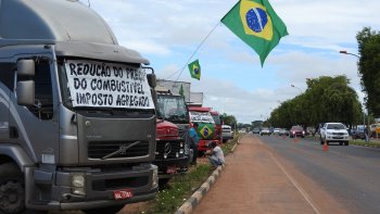 QUEM SO E O QUE QUEREM OS CAMINHONEIROS QUE ESTO PARANDO O PAS?