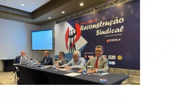 REPRESENTANTES SINDICAIS PREPARAM DOCUMENTO PARA GOVERNO DE TRANSIO