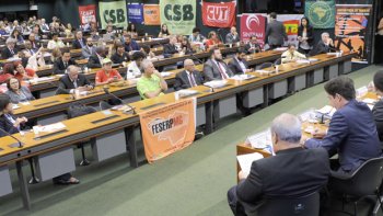 REFORMA TRABALHISTA  CRITICADA POR MAGISTRADOS E SINDICALISTAS