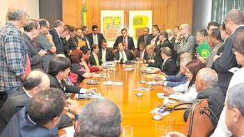 CENTRAIS PRESSIONAM DEPUTADOS CONTRA REFORMAS DO GOVERNO