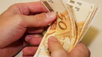 PUBLICADO DECRETO QUE REAJUSTA O SAL�RIO M�NIMO PARA R$ 724 EM 2014