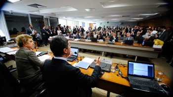 COMISSO DO SENADO REJEITA PROJETO DA REFORMA TRABALHISTA