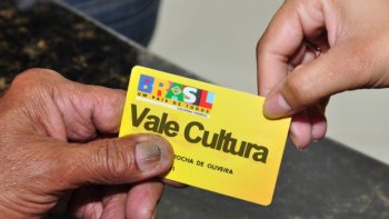 JOGO DE EMPURRA SOBRE O VALE-CULTURA