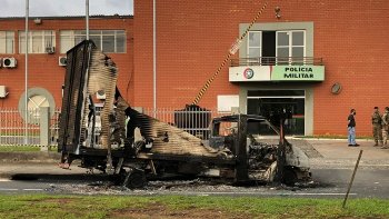 QUADRILHA SITIA CENTRO DE CRICIMA E FAZ REFNS EM ASSALTO A BANCO  